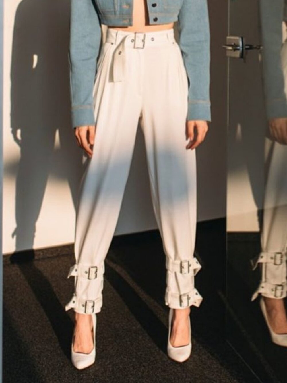 KREIST High-Waist Cream Belted Tapered Trousers with Ankle Straps. Size 2/FR 36